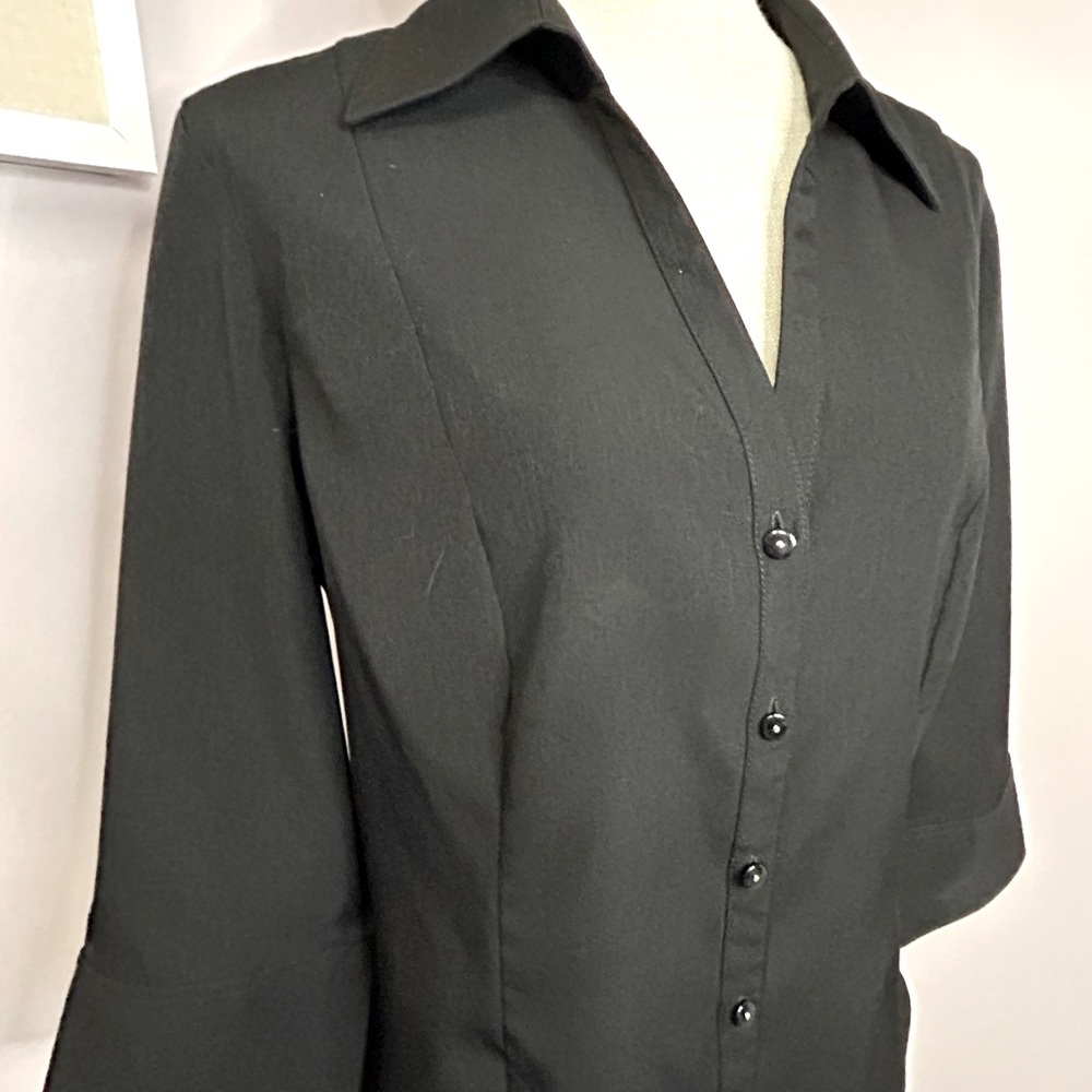 Black 3/4 sleeve v neck button down blouse with collar. Size large - Picture 5 of 10